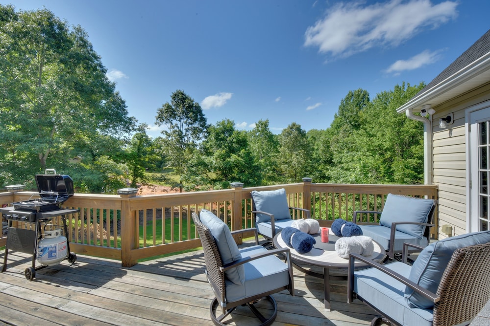 Cleveland Retreat w Deck: 2 Mi to Winery in Cleveland, United States