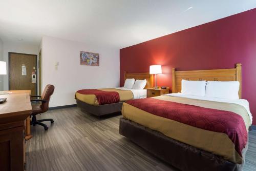 Econo Lodge Inn & Suites Escanaba North - photo 31