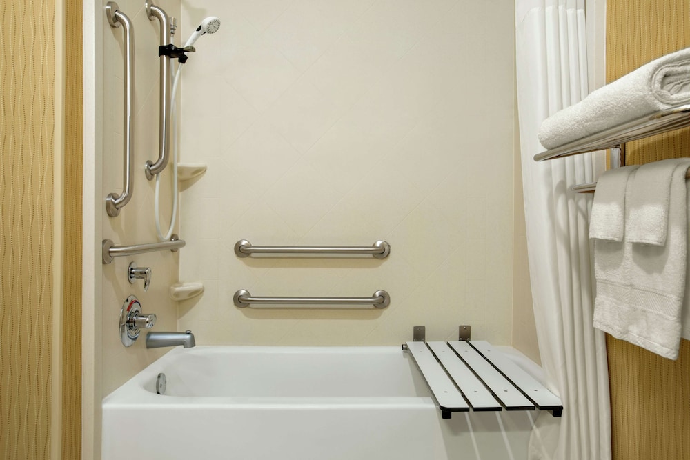 Hampton Inn Akron Fairlawn - photo 20