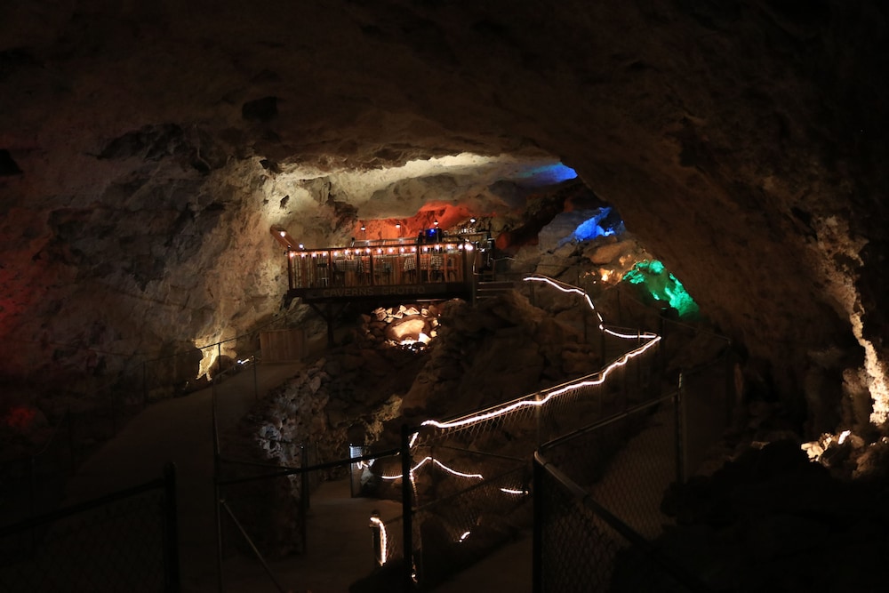 Grand Canyon Caverns Inn - photo 40