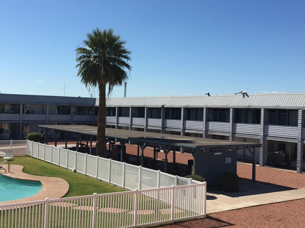E Z 8 Motel Phoenix Airporter - photo 20