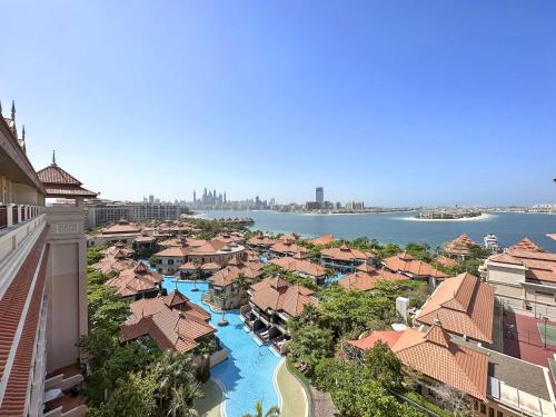 Rosenheim Seraphic 2 Ensuite Br at Palm Jumeirah — 4-Star Luxury Hotel in Dubai, United Arab Emirates