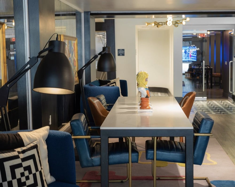 Montrose at Beverly Hills - photo 3