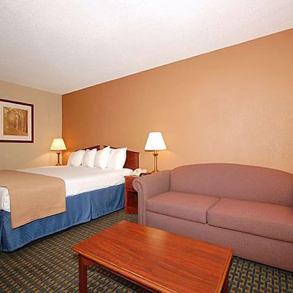Magnuson Hotel Red Baron - photo 6