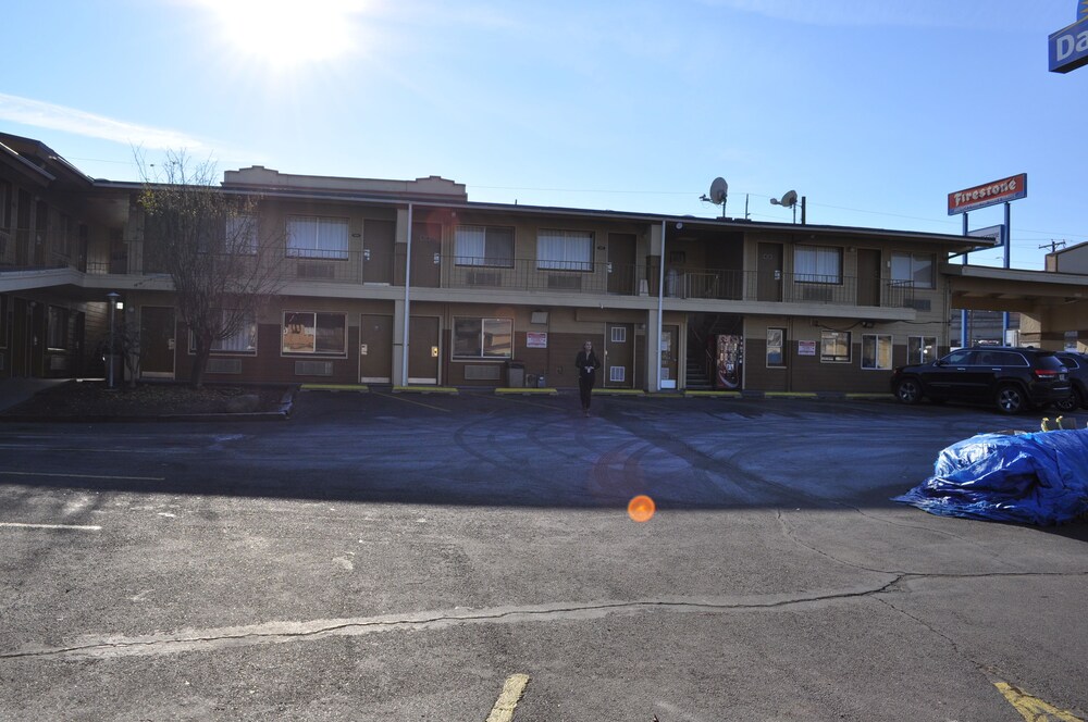 Evergreen Hotel & Suites - photo 30