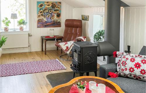 Stunning Home In Västervik With Kitchen — 4-Star Luxury Hotel in Vaestervik, Sweden