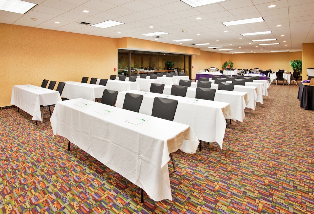Holiday Inn Manhattan at the Campus by IHG - photo 18
