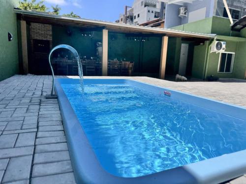 Casa La Mar Piscina Privativa a 5 Minutos da Praia de Bombas Perfeita para Grandes Grupos