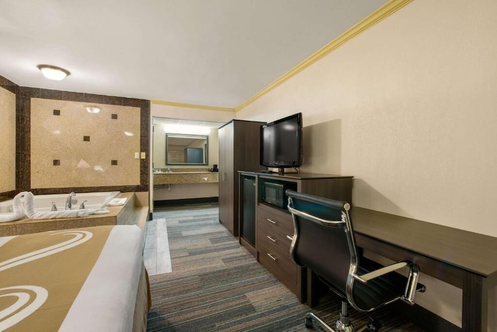 Hibiscus Inn & Suites - photo 24