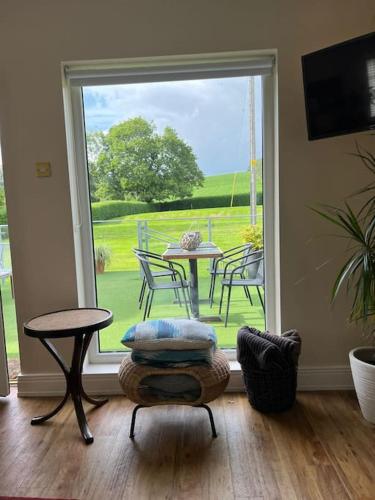 Adorable one bedroom apartment with balcony — 4-Star Luxury Hotel in Newtownards, United Kingdom