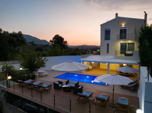 Alexandros Villa — 4-Star Luxury Hotel in Perama, Greece