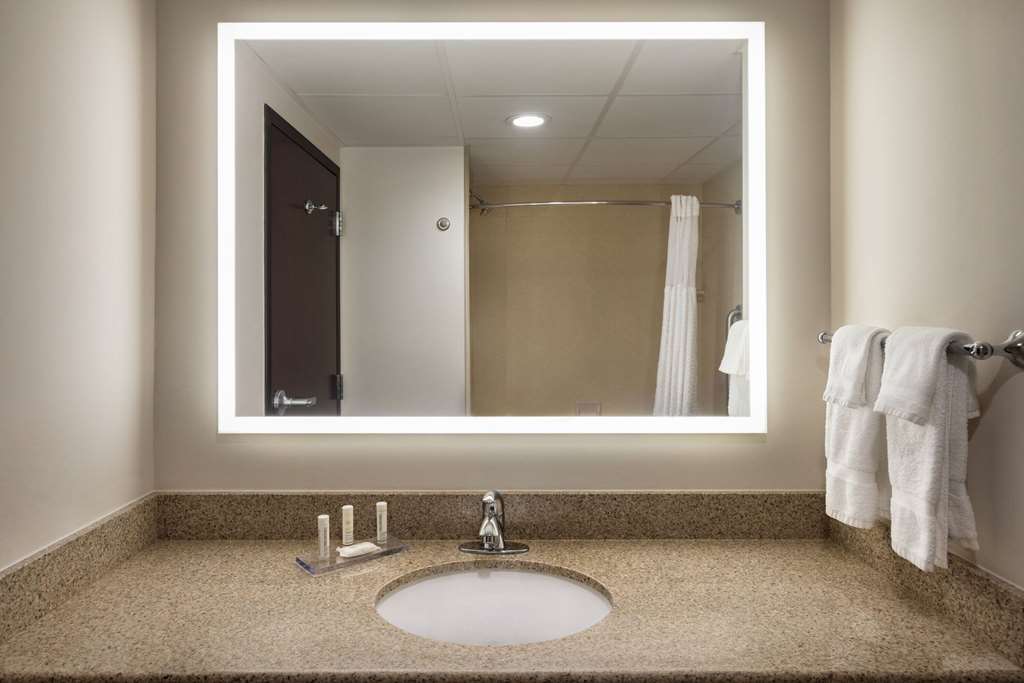 La Quinta Inn & Suites by Wyndham Lake George - photo 22