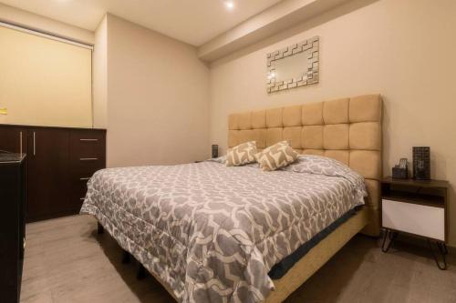 403 Walk to Zocalo 1Bdrm 1bath AC apt Rooftop — 4-Star Luxury Hotel in Mexico City, Mexico