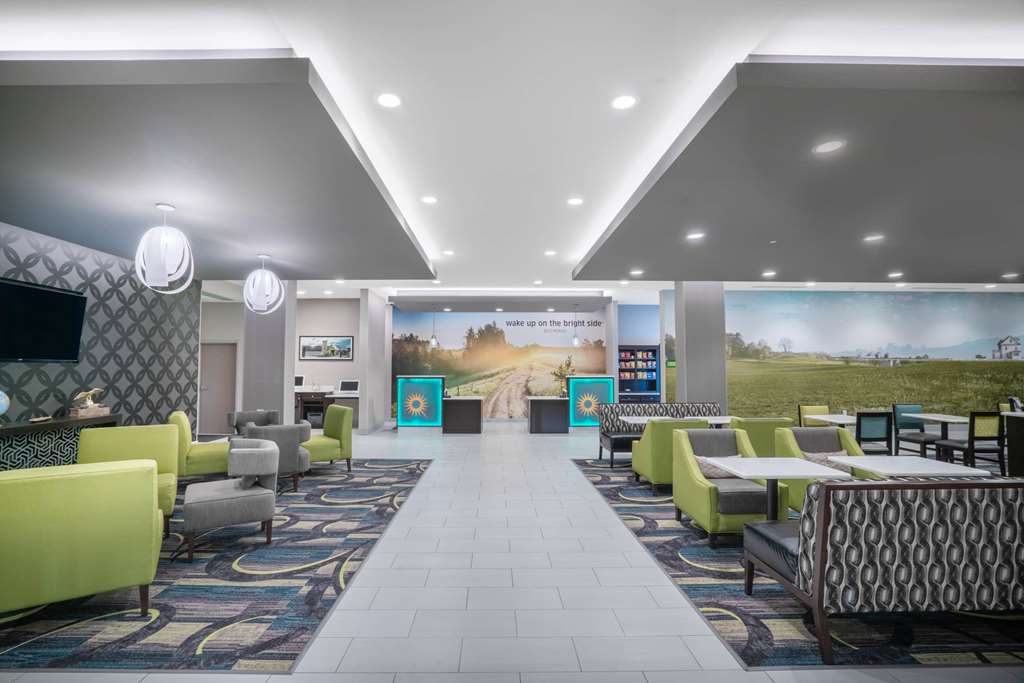 La Quinta Inn & Suites by Wyndham West Memphis - photo 4