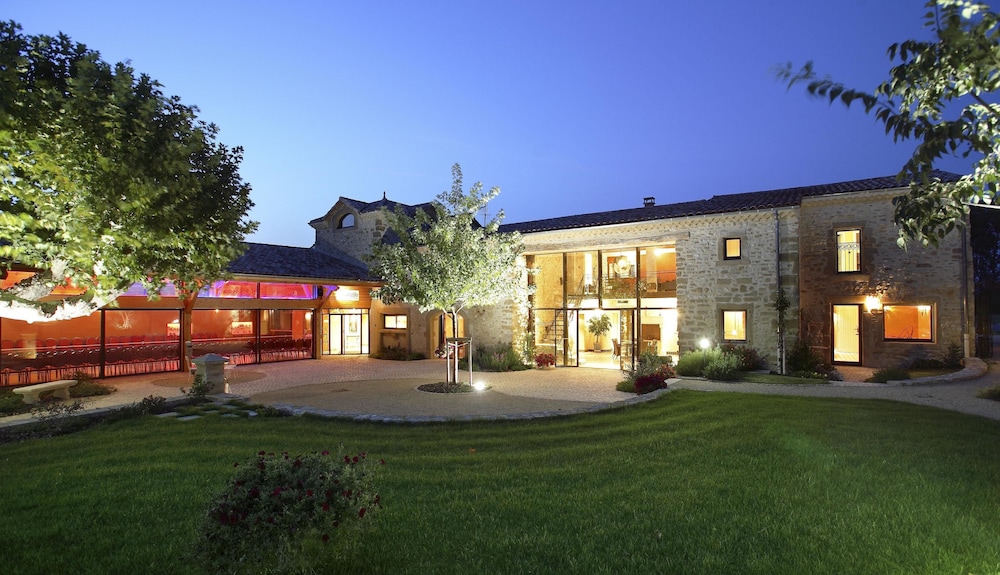 Valsoyo - carbon neutral hotel in Upie