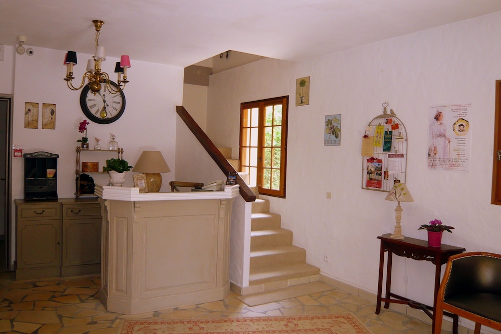 Hôtel Mistral — Saint-Etienne-Du-Gres — photo 4