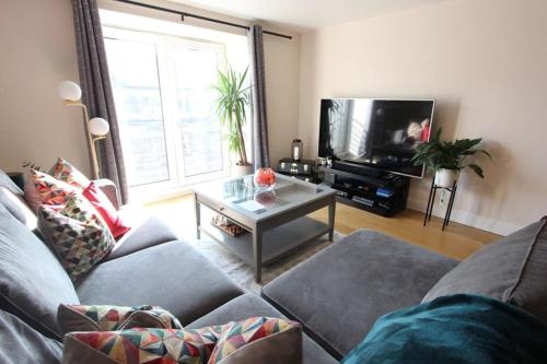 Spacious 2 Bed 2 Bath apartment The Shore Leith — 4-Star Luxury Hotel in Edinburgh, United Kingdom