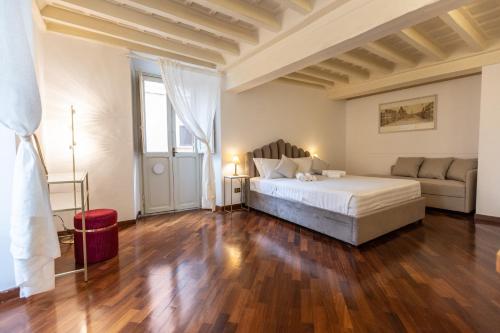 Piazza Navona Classy & Large Apartment — 4-Star Luxury Hotel in Rome, Italy