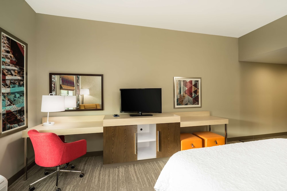 Hampton Inn Newport - photo 20