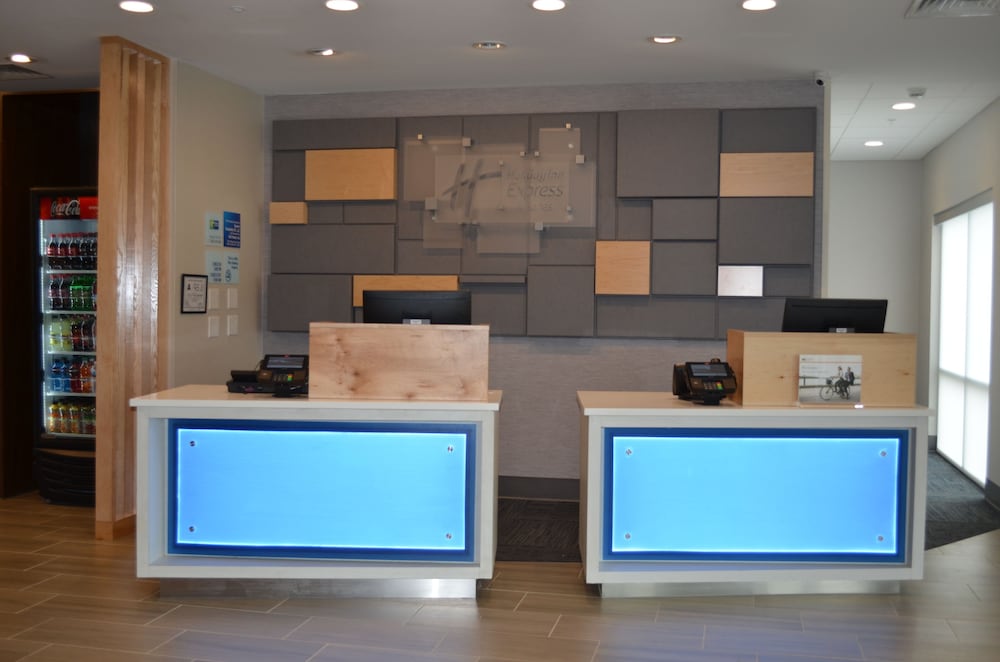 Holiday Inn Express & Suites Charlotte NE University Area by IHG - photo 69