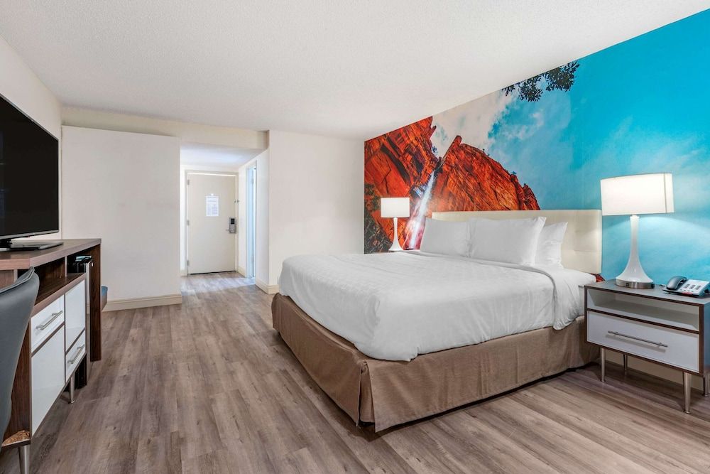Clarion Pointe Fresno Near Yosemite - photo 18