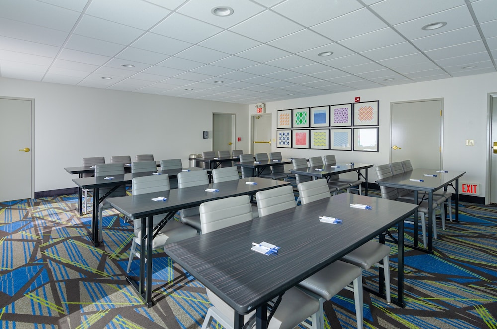 Holiday Inn Express Hotel & Suites Weston by IHG - photo 59