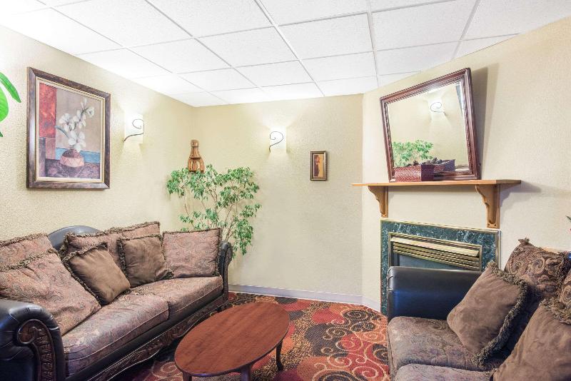 Days Inn by Wyndham Colchester Burlington - photo 3