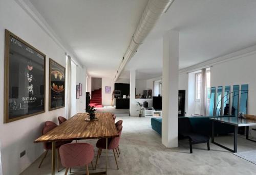 La casa di Wayne — 4-Star Luxury Hotel in Cologno Monzese, Italy