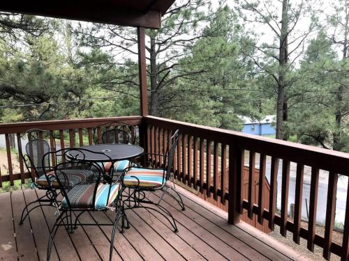 Horsin Around cabin With A Peaceful Covered Deck — 4-Star Luxury Hotel in Ruidoso, United States