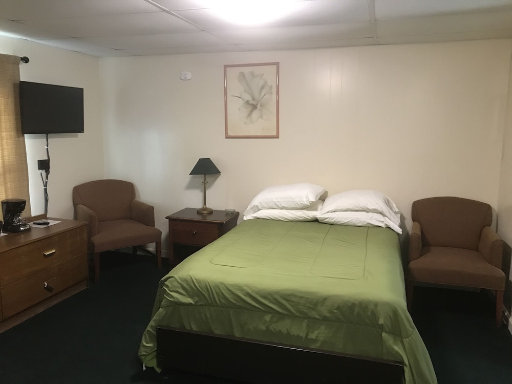 The Evergreen Motel - photo 36