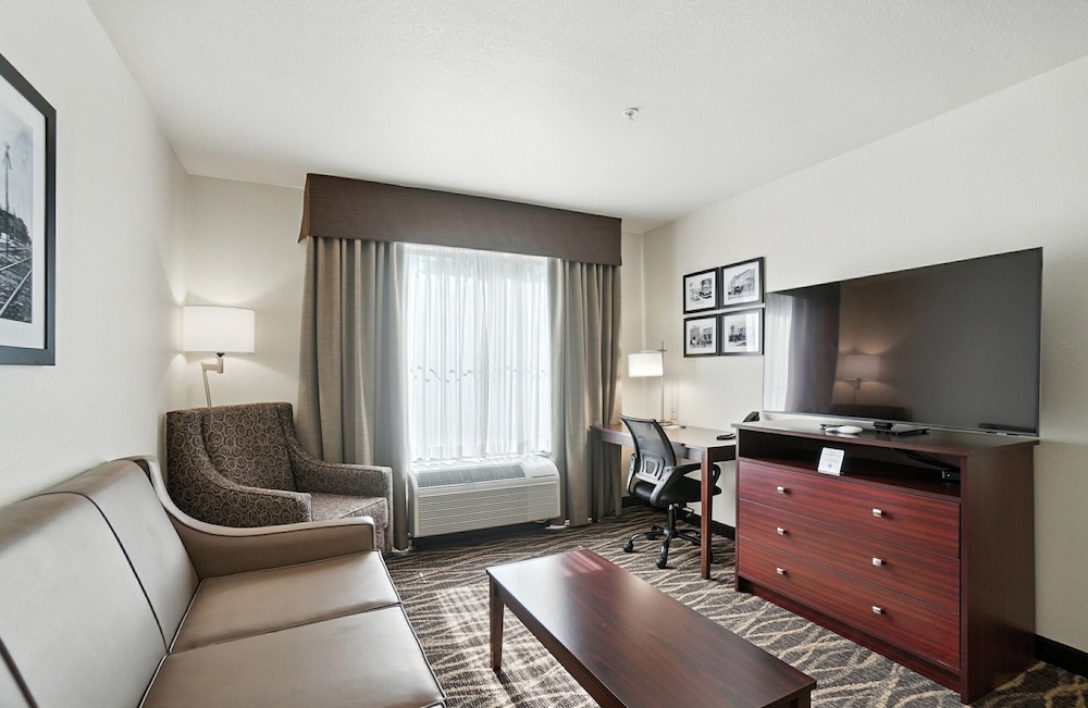 Cobblestone Hotel & Suites Bellefontaine - photo 39