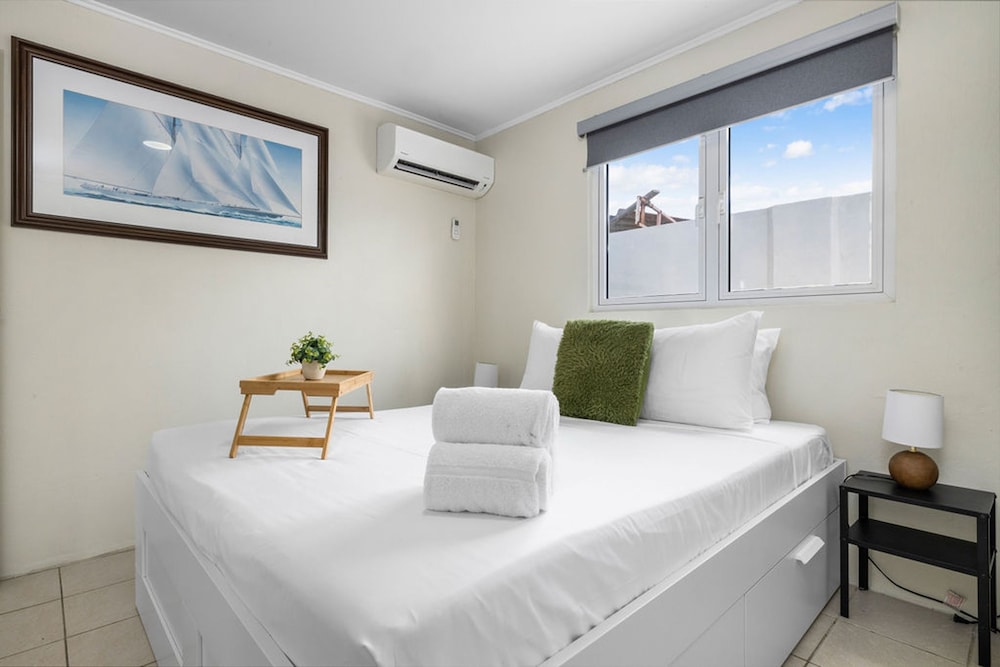 Lovely 3br2ba w Wifi Parking in Central Location in Paradera, Aruba