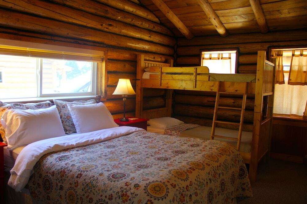 Yellowstone Hot Springs Resort - photo 49