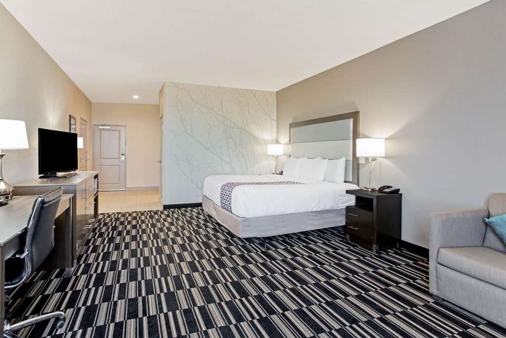 La Quinta Inn & Suites by Wyndham Sweetwater East - photo 9