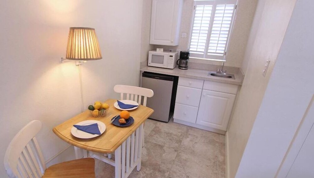 Beachouse Inn & Suites - photo 3
