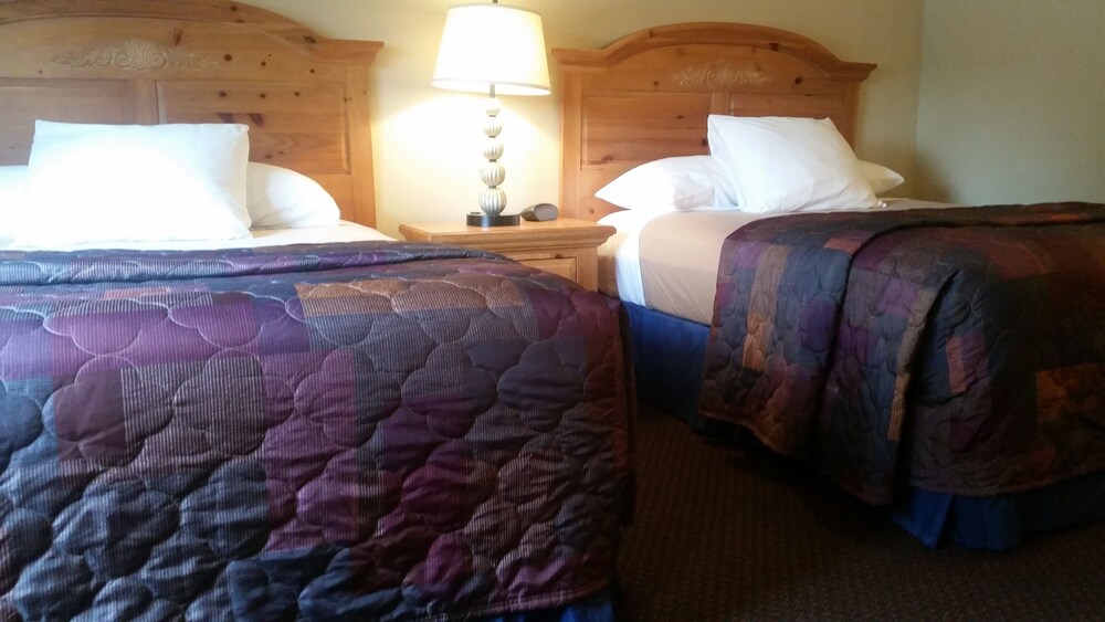 Lakeshore Inn & Suites - photo 18