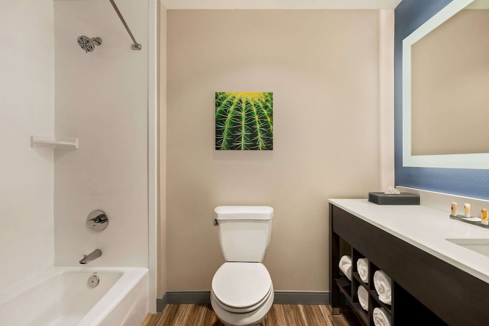 La Quinta Inn & Suites by Wyndham San Bernardino - photo 29