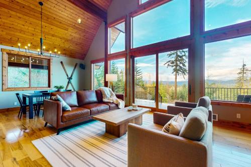 Big Sky Lodge — 4-Star Luxury Hotel in Cle Elum, United States