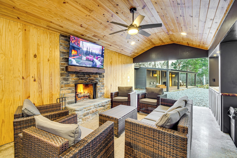 Fire Pits Gazebo: Lakefront Escape in Terry — hotel in Terry