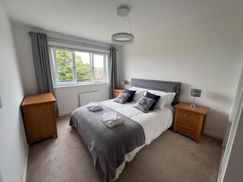 2 bedroom luxury flat in quiet village of Bishopton — 4-Star Luxury Hotel in Bishopton, United Kingdom