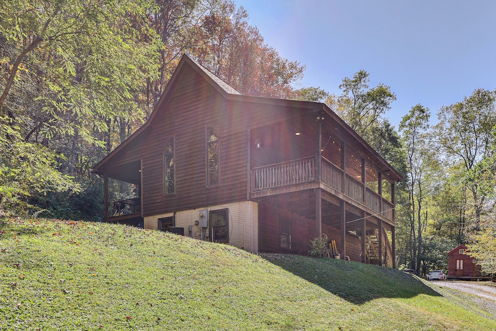 3 Mi to Snowshoe Resort Cabin with Hot Tub - photo 27