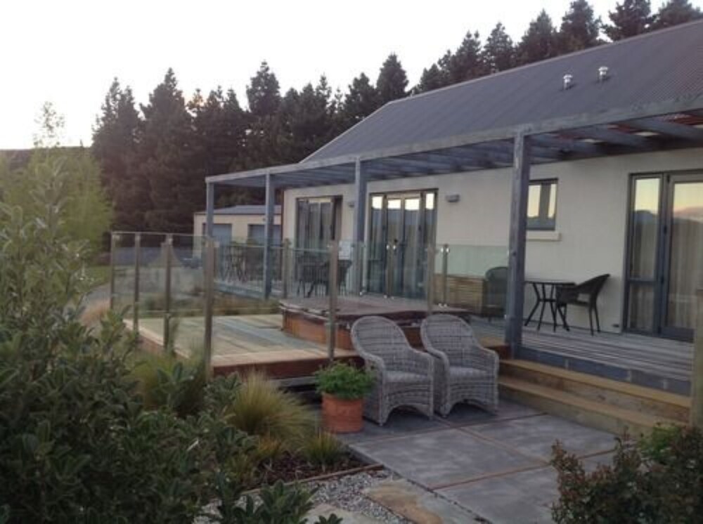 Alpine Peaks Apartment — 5-Star Luxury Hotel in Wanaka, New Zealand