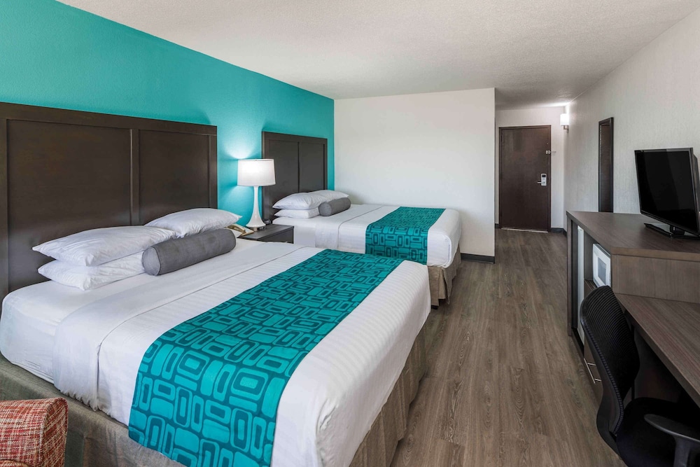 Howard Johnson by Wyndham Beaufort Parris Island - photo 7