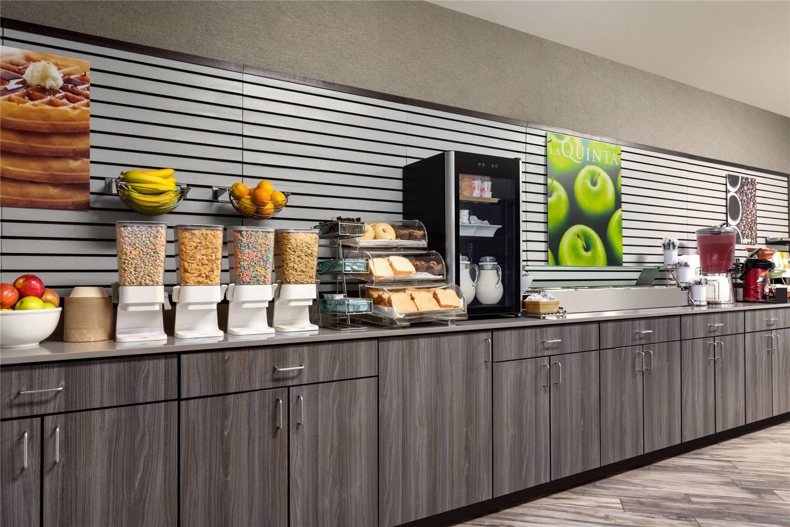 La Quinta Inn & Suites by Wyndham Fairbanks Airport - photo 36