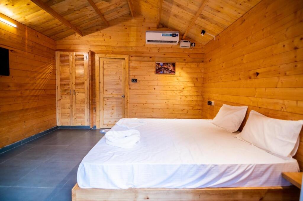 Tranquill Riverside Luxury Cottages With Bathtub Candolim in Candolim, India