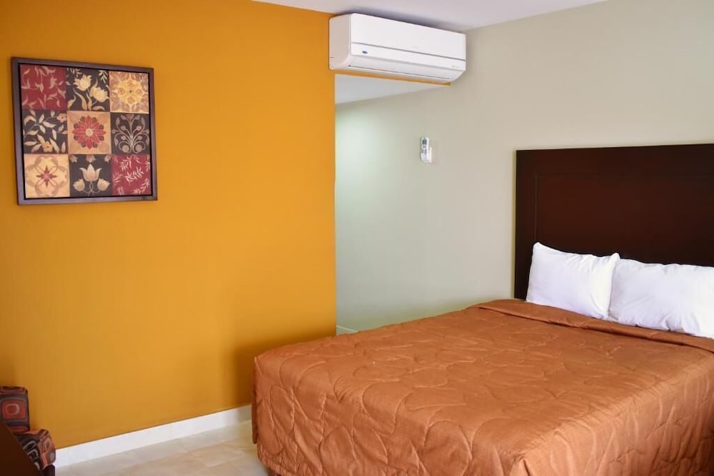 El Camino Hotel & Suites — hotel in Heroica Caborca