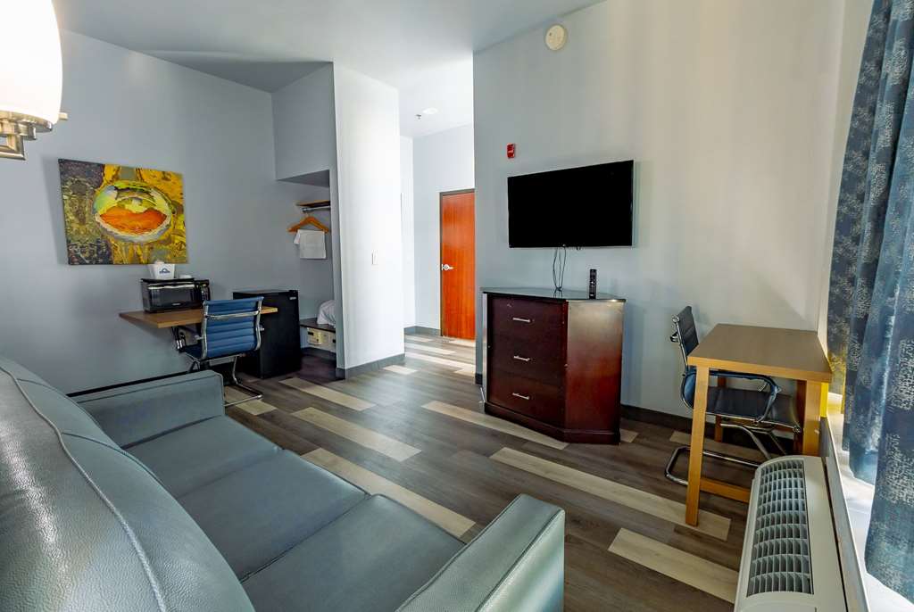 Days Inn & Suites by Wyndham Milwaukee - photo 17