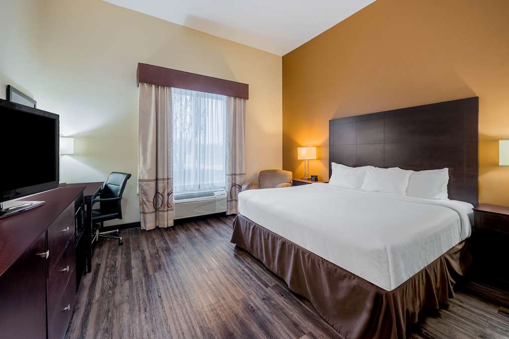 La Quinta Inn & Suites by Wyndham Marshall - photo 26