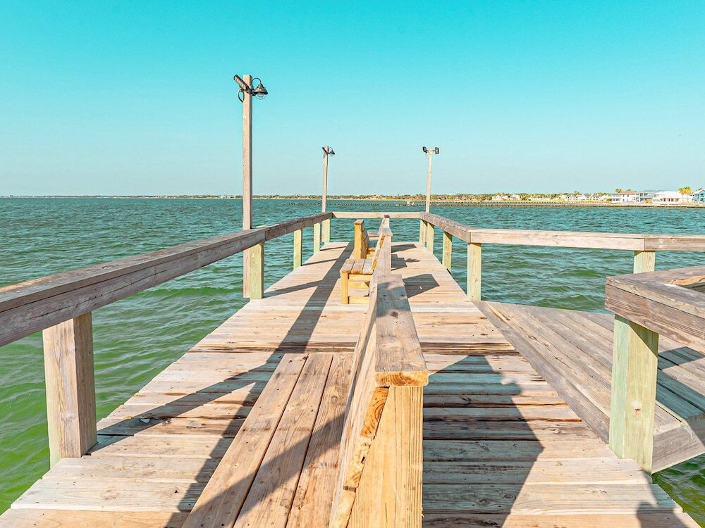 Kontiki Bayfront by Miss Kitty s — 4-Star Luxury Hotel in Rockport, United States