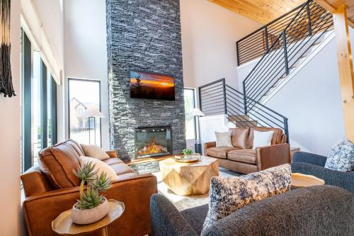 Serenity Awaits By Avada Properties — 4-Star Luxury Hotel in Sevierville, United States